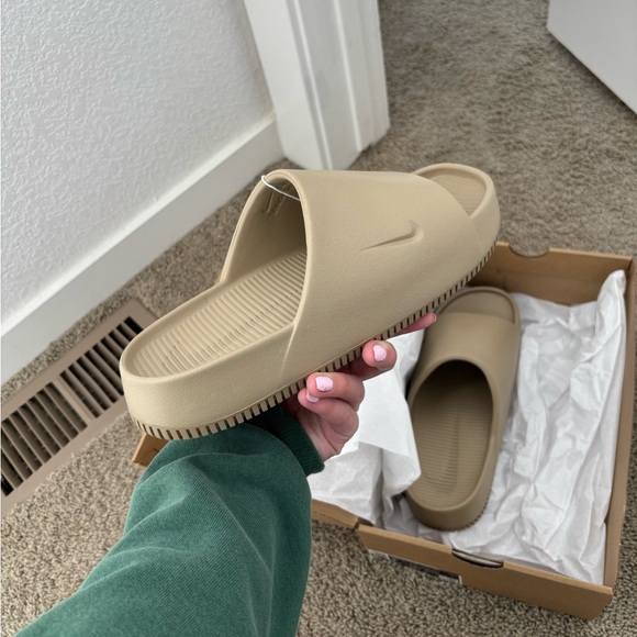Brand new Nike slides with box and tags main image 4